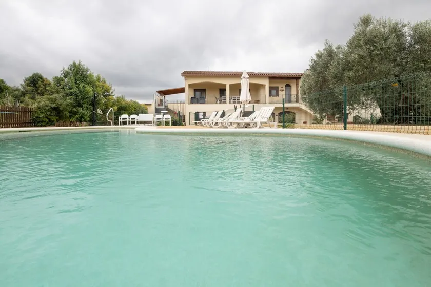 Rural House 'El Tibidabo' with Mountain Views, Wi-Fi and Air Conditioning - Image 1