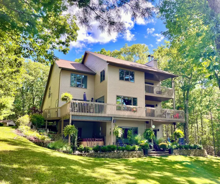 Lake Retreat with spa & private beach! 😎🏝 - Image 1