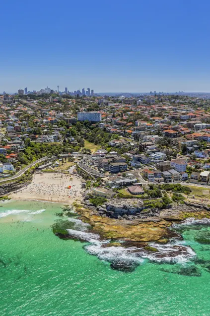 Bronte Beach Coastal Apartment with Ocean View - Image 1