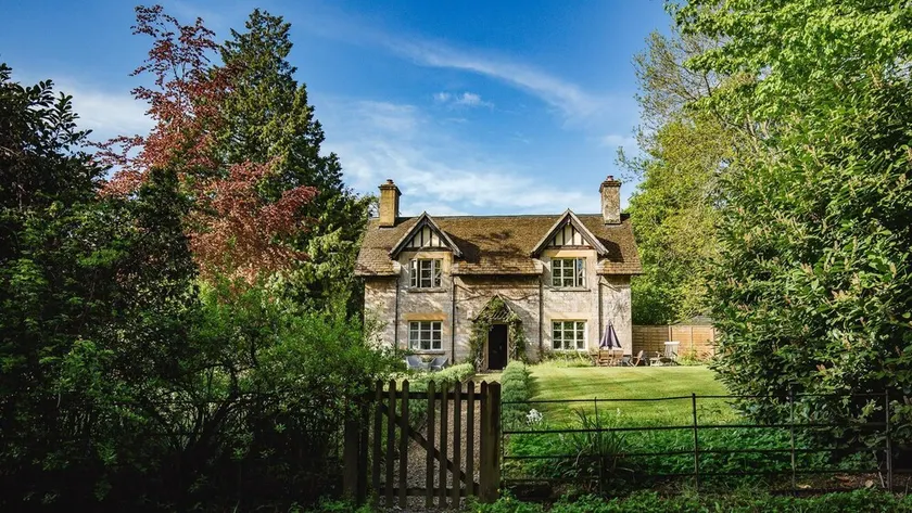 A sudeley castle cottage that sleeps 6 guests  in 3 bedrooms - Image 1