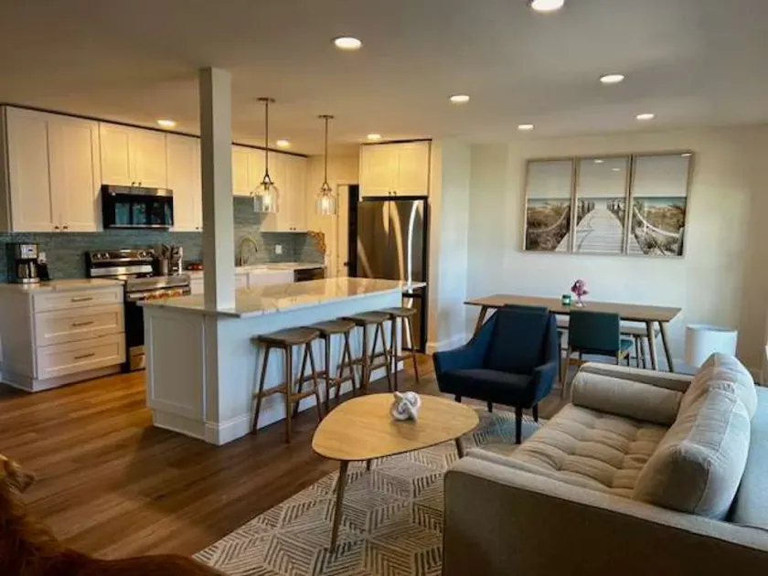 NEW Stunning Home-close to Beaches-pet Friendly - Image 1