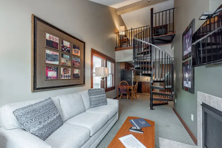 A311 One Bedroom & Loft Lake View - Image 1