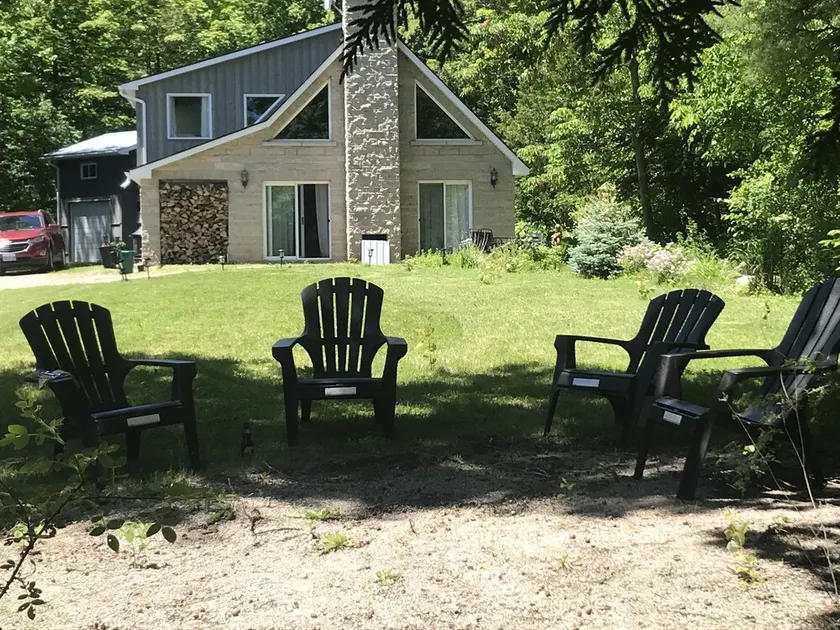 Remodeled cozy cottage, super close to lake (Dog-Friendly!) - Image 1