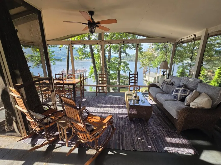 Honeycomb Waterfront Lakehouse with deep water dock - Image 1