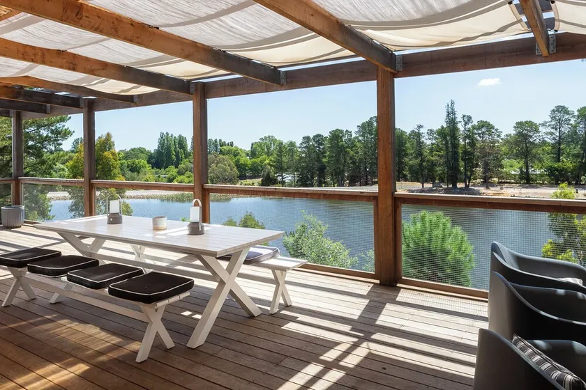 The Lakehouse Beechworth- Absolute Lake Frontage - Image 1