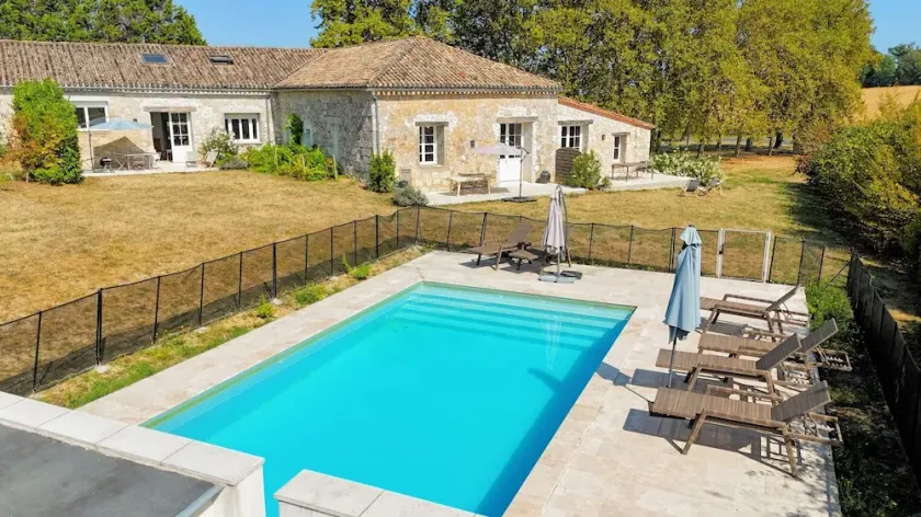 Charming Ancient Stables from the 17th c., 8 bedrooms, 16 guests across 350 sqm. - Image 1