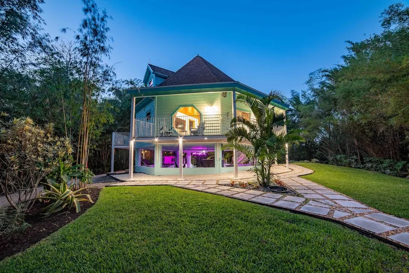 Uniquely Beautiful Octagon Oasis- Mins away from the Hard Rock Hotel and Beaches - Image 1