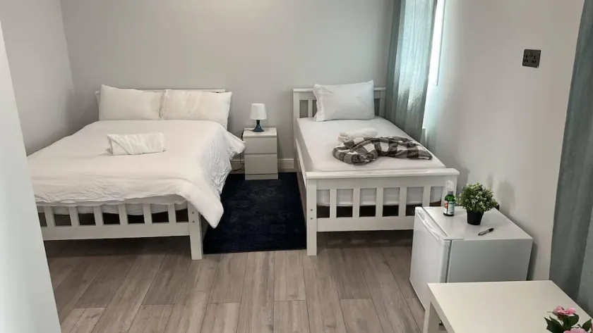 Studio Sleeps 3 - Outdoor Space - Pet Friendly - Image 1