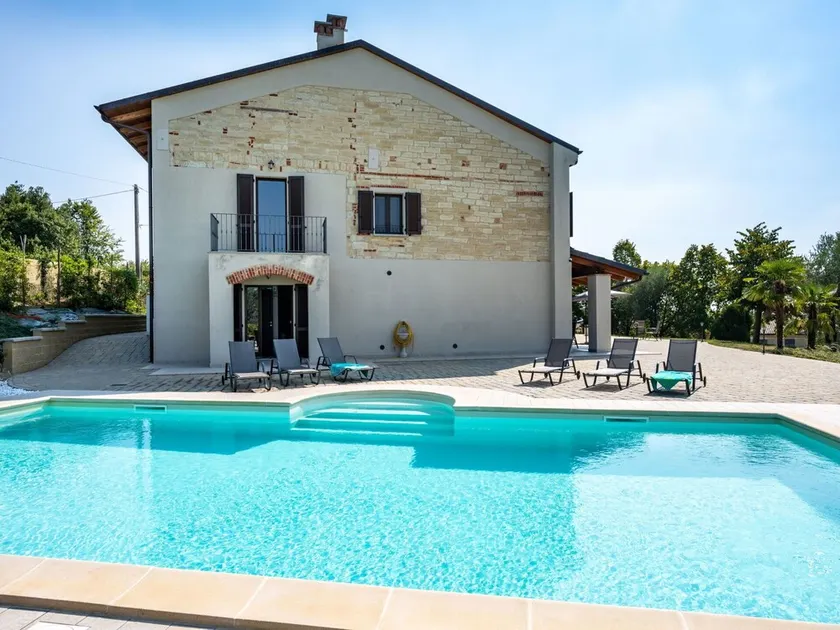 Beautiful private villa for 14 guests with private pool, WIFI, A/C, TV and terrace - Image 1