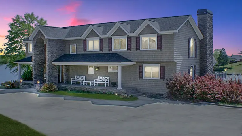 Luxury Lakefront Estate! 6BR 4. 5BA, quai privé, rampe et plus - Image 1