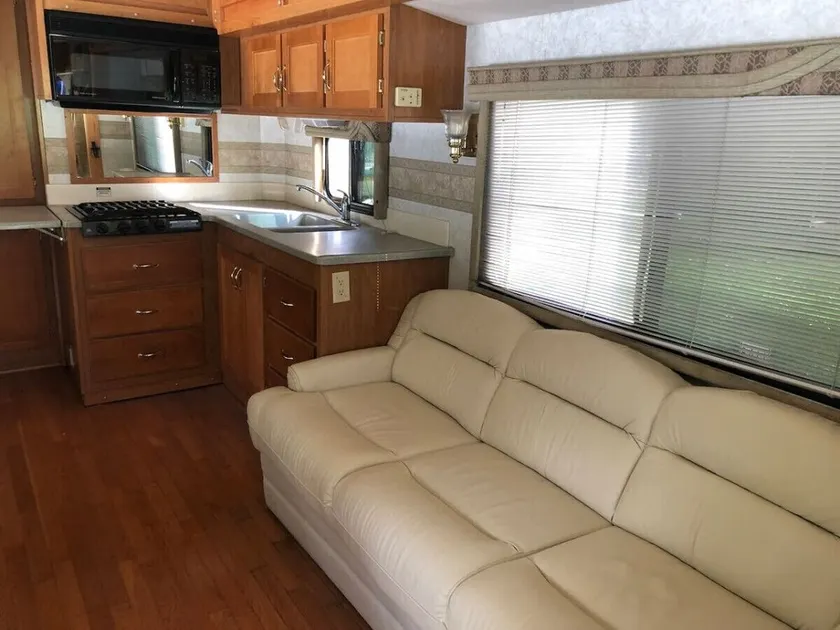 Private 2-bedroom apartment, free parking, direct bus to NYC Manhattan only 2 blocks away, MetLife Stadium FIFA World Cup 25 minutes away - Image 1