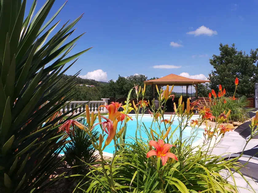 Accogliente appartamento con accesso alla piscina, vista sulla valle, silenzioso - Image 1