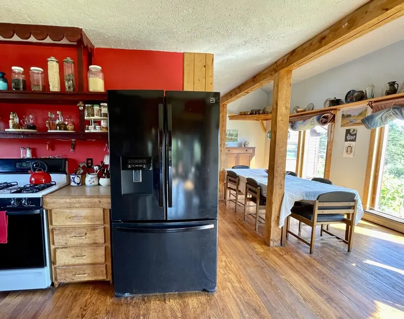 Spacious home w/riverview, minutes from state parks and ocean beaches, sleeps 11 - Image 1