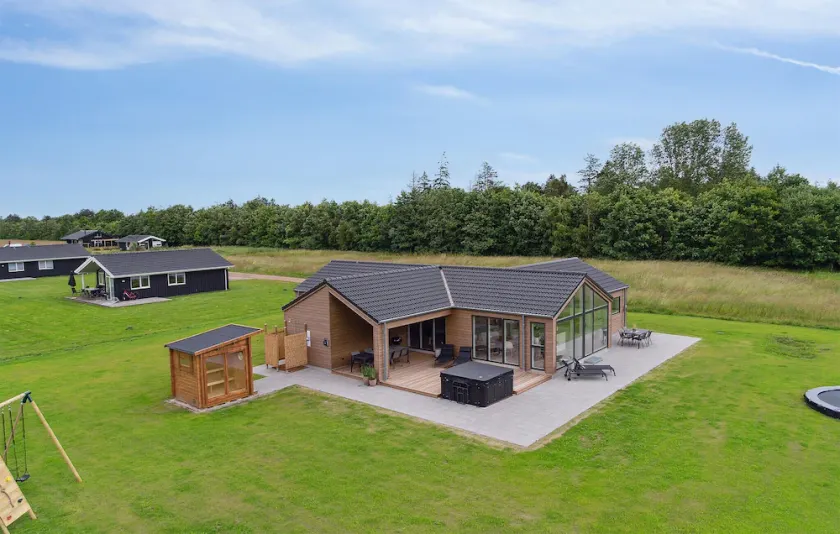 Lovely home in Væggerløse with kitchen - Image 1