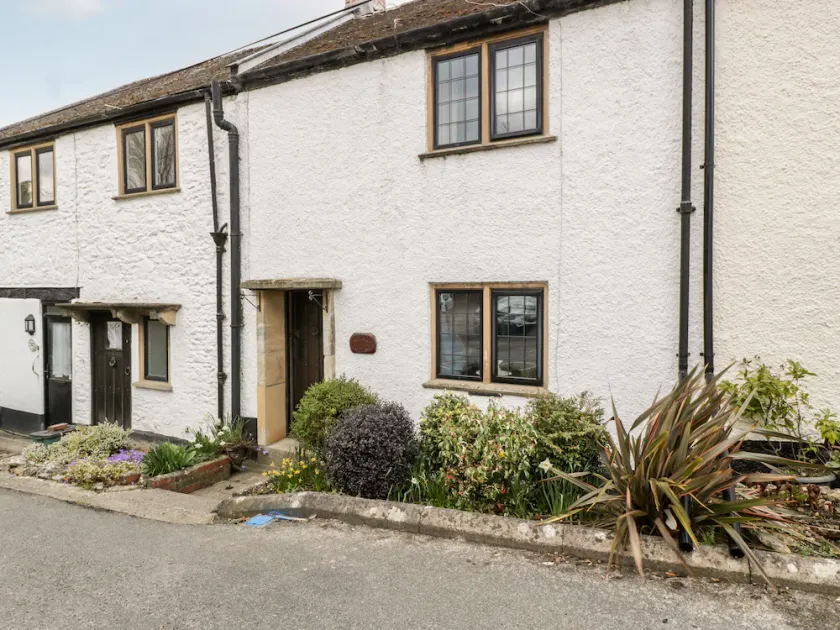 RED ROOF, pet friendly, with open fire in Combe St Nicholas - Image 1