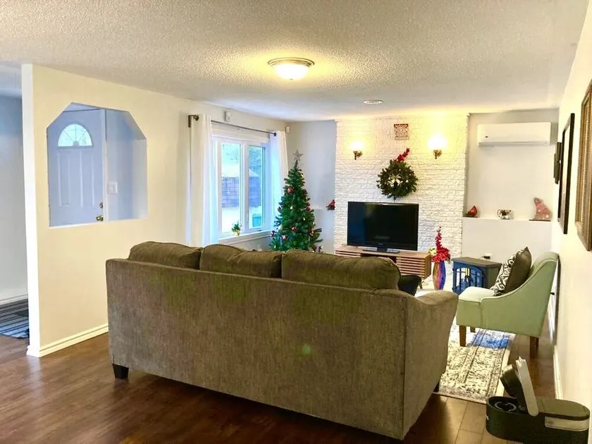 Conveniently located 2BR Unit, close to shopping center - Image 1
