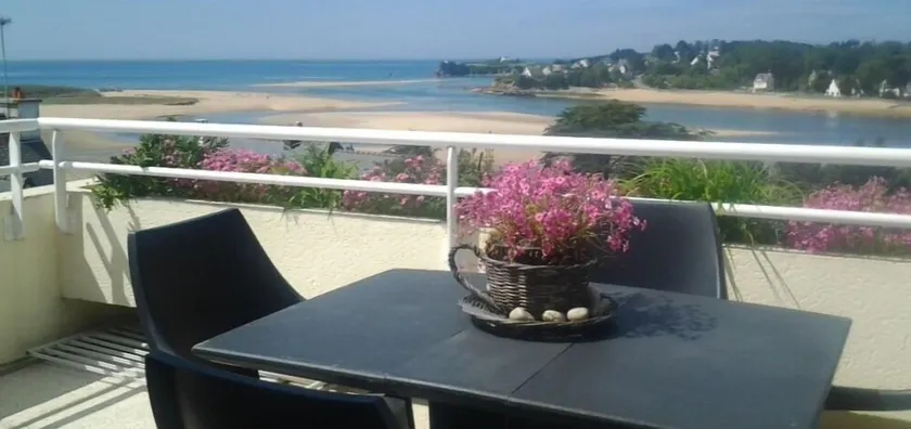 The beach as a horizon with this T3 holiday apartment with sun terrace - Image 1