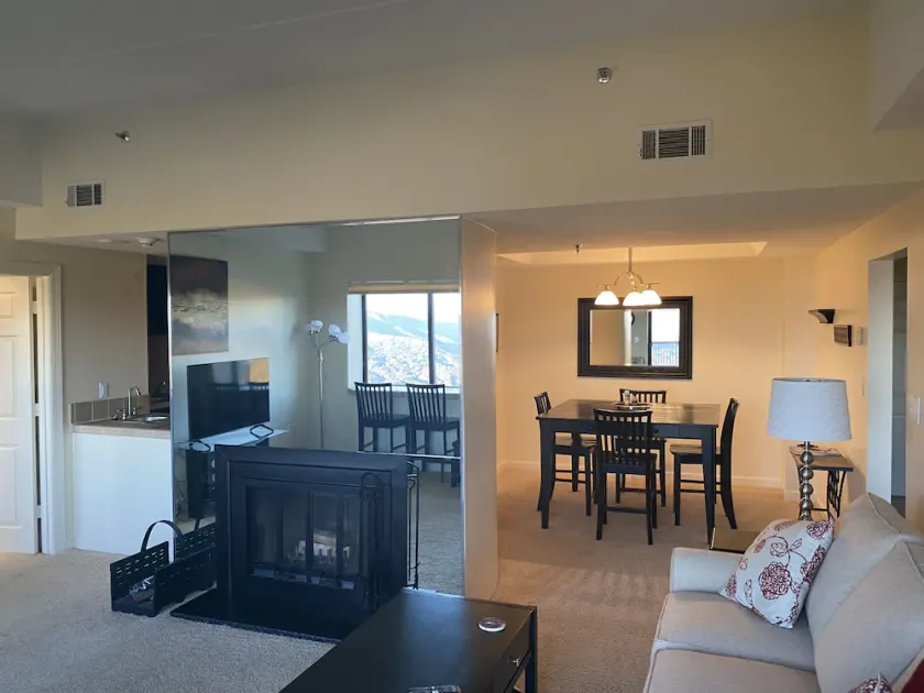 Seventh floor Mountain View condo. - Image 1