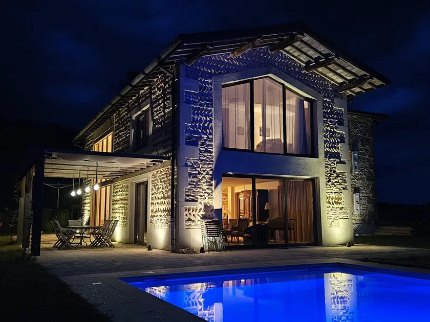 House with swimming pool in Drôme des collines - Image 1