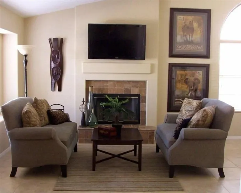 Great Home, Great Price, Great Location, w/Custom Built Pool - Image 1
