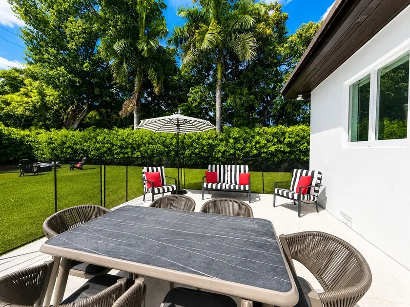 Luxury Modern Villa in heart of Brickell with Heated Pool & HotTub - Image 1