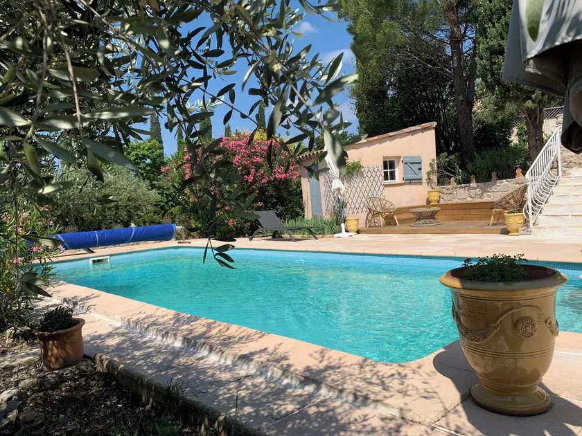 Incantevole villa con bellissimo giardino alberato e splendida vista a 300 m dal villaggio. - Image 1