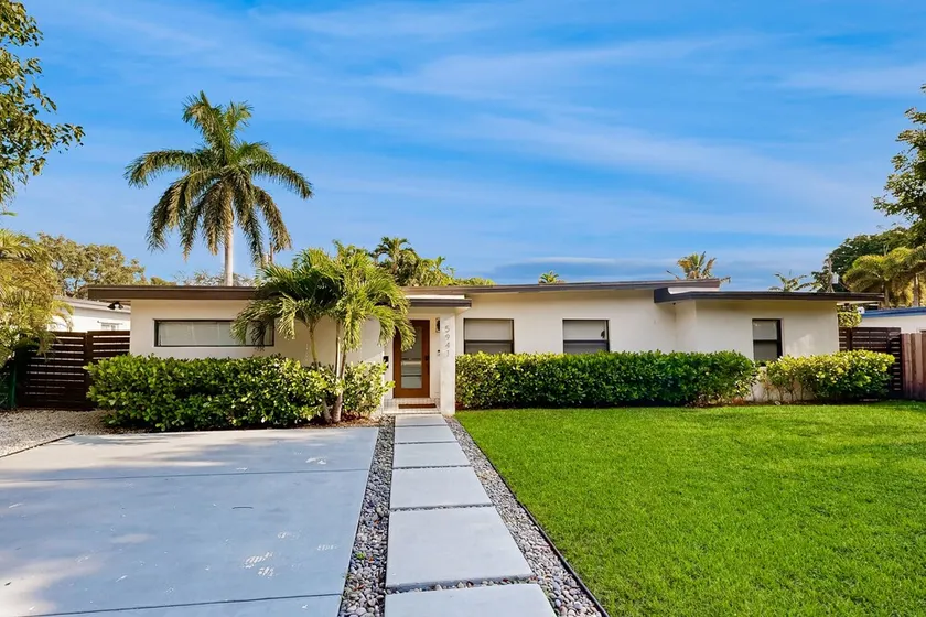 Beautifully Updated Dog-Friendly Home with Free WiFi, and Enclosed Back Yard - Image 1