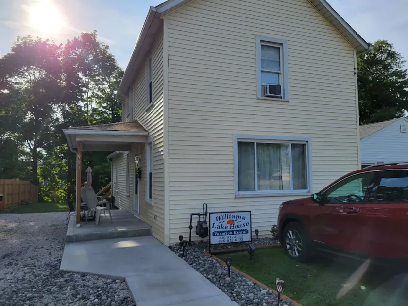 New listing Lake House 2 minute walk to beach - Image 1