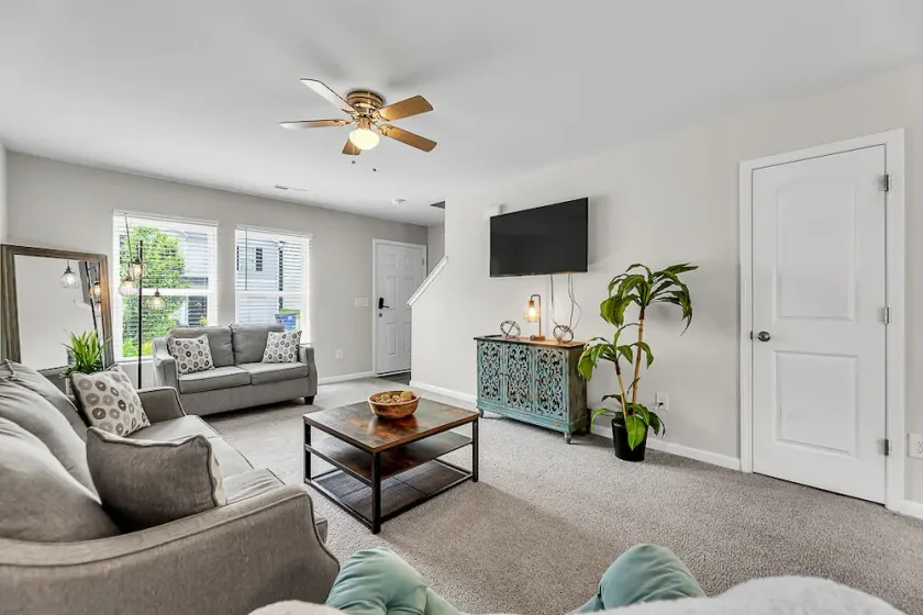Sleeps 6 - 3 Queen Beds - 2 Mi Wake Forest + Hospital - Image 1
