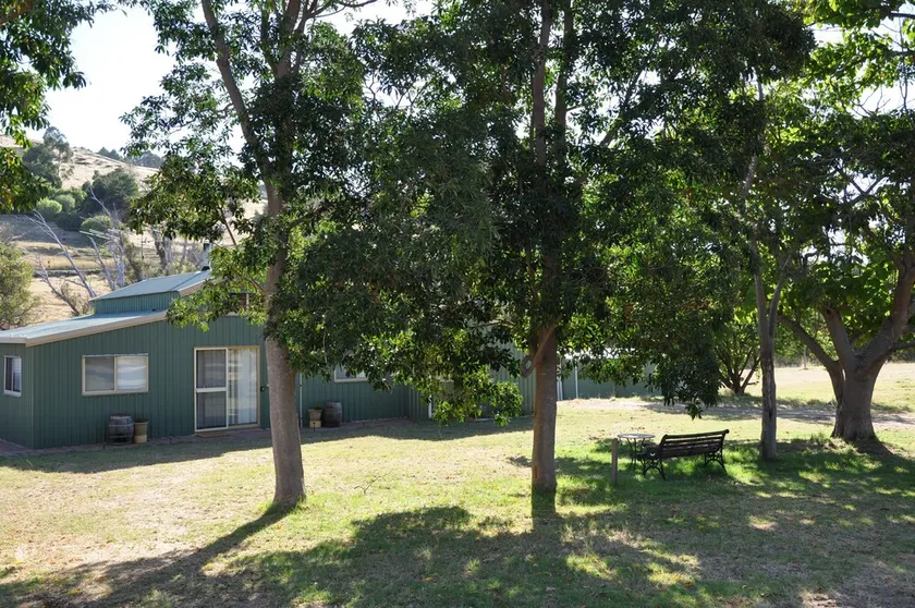 Birdwood Park Estate Farm Stay - Image 1