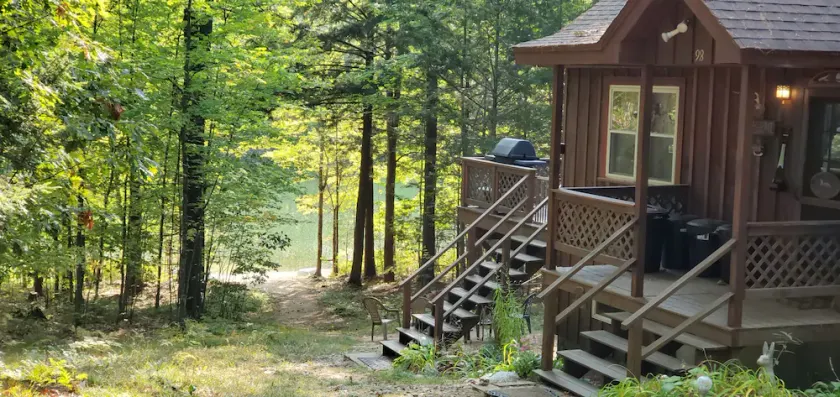 Waterfront Quaint Maine Cabin - Image 1