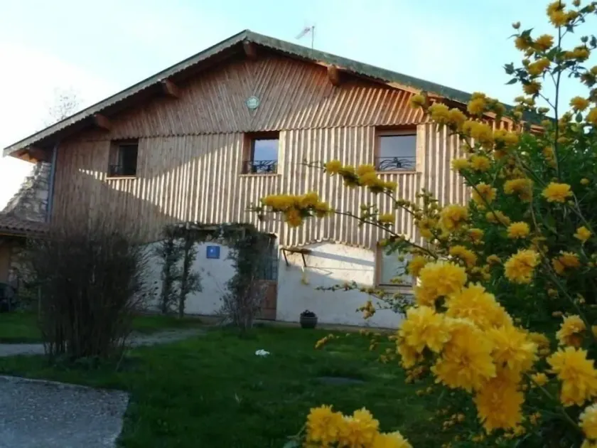 Riverside Mill: Renovated Historic Retreat in Lorraine Nature Park - Image 1