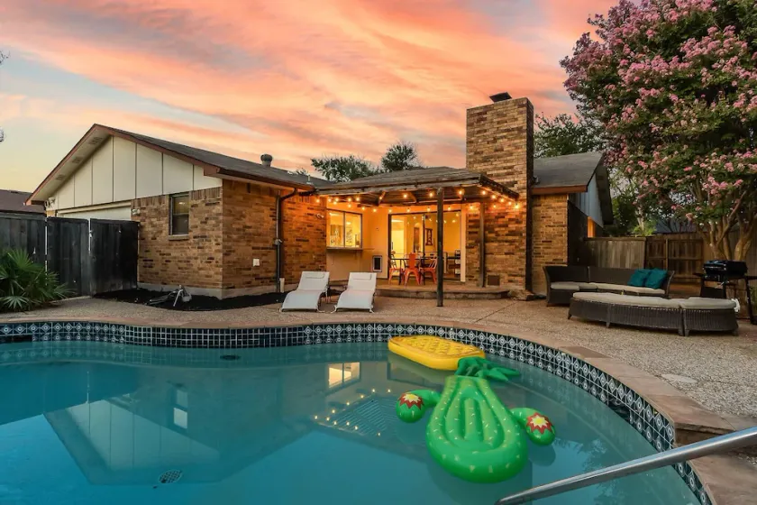 Lovely 4 BR I Private Pool I BBQ I Patio I Garage Parking, Updated amenities. - Image 1