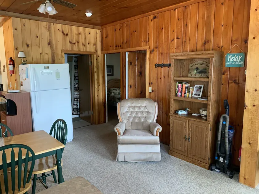 Charming Cedar Lakeside Cottage at Elbert's Resort - Image 1