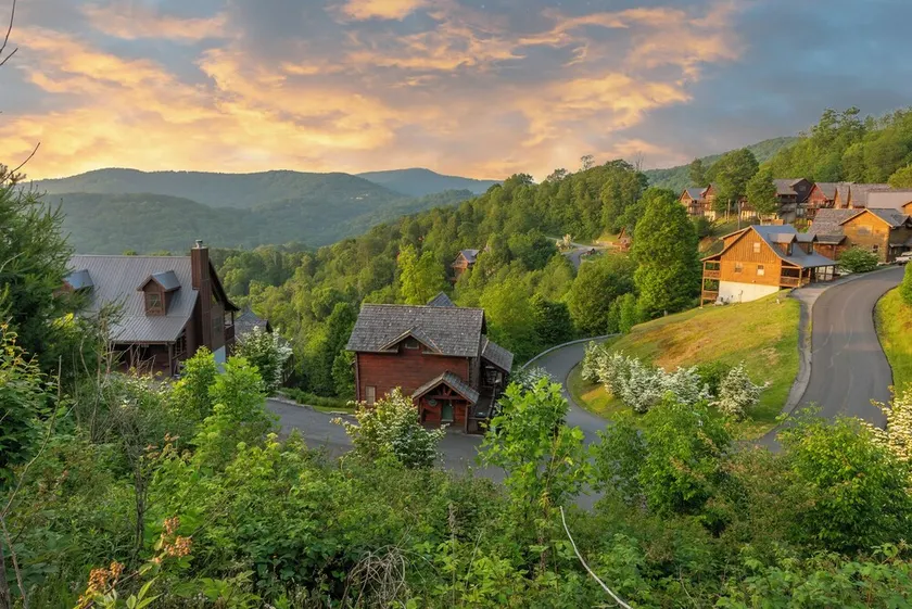 Whiskey Hills - Newly Remodeled Luxury Cabin with Hot Tub, Incredible Views close to Asheville, walk to Hatley Pointe & Ski! - Image 1