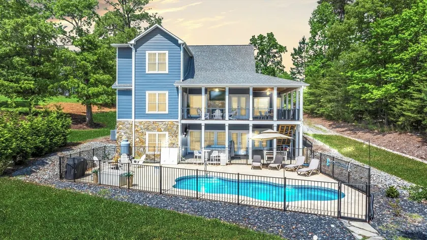 Magnolia Cove, New Lakefront Luxury w/ Covered Decks + Heated Salt Water Pool, Fire Pit & Dock! - Image 1