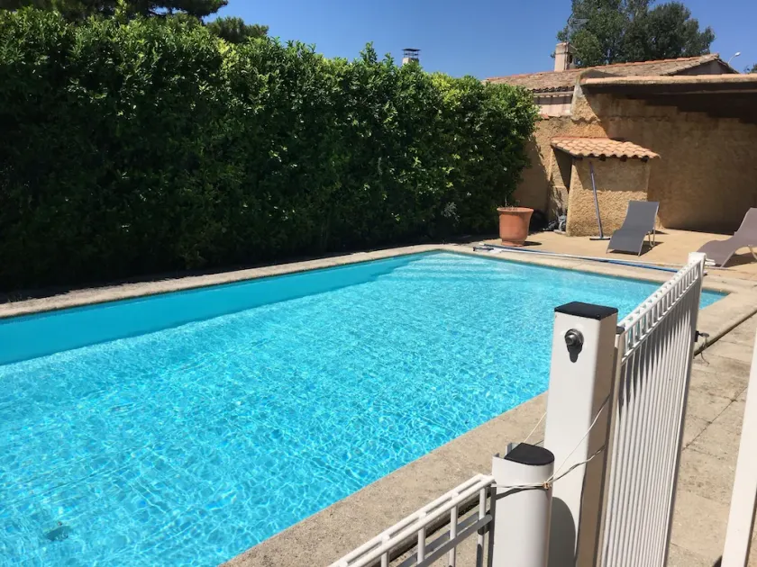 Detached house + private pool located 5 mn from Avignon and 15 mn from St Rémy - Image 1