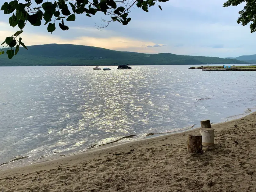 Cozy rustic cottage w/private shared beach on Newfound Lake & easy ski access - Image 1