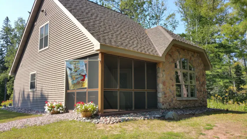 Two bedroom cottage near beautiful Herbster beach. - Image 1