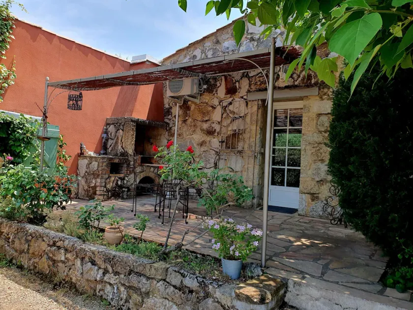 Appartement Indépendant Dans Maison de Caractère - Image 1