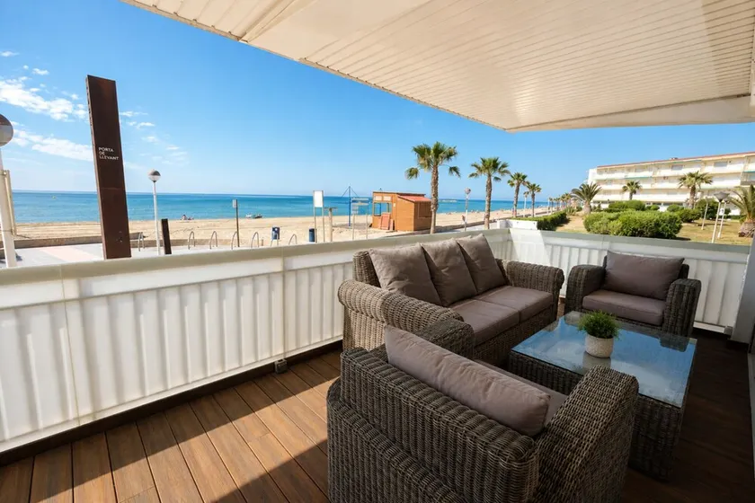 Spacious Beachfront Duplex for 12 - Image 1