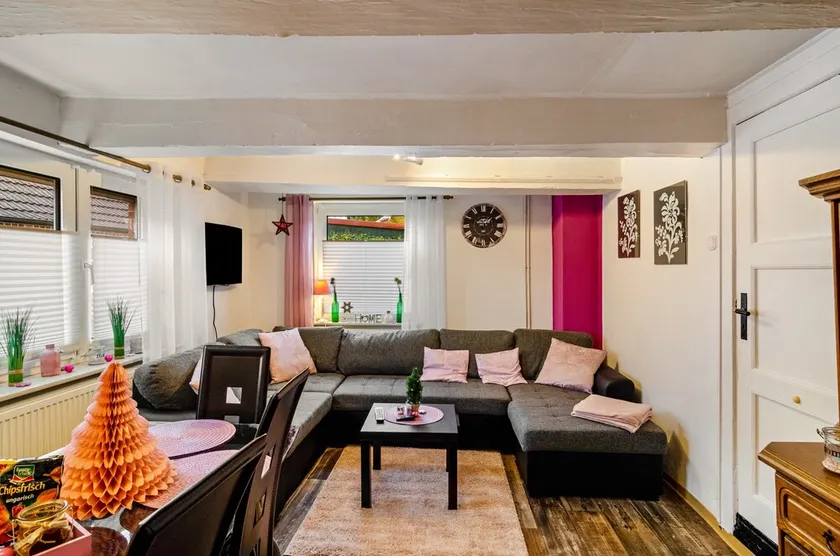 Holiday Home \"Grietje's Huus\" with Private Terrace, Fireplace and Wi-Fi - Image 1