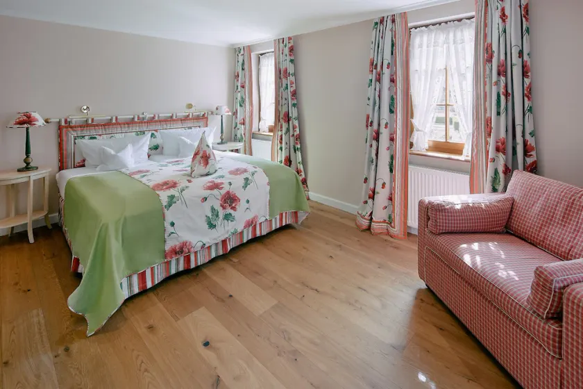 Kornberg junior suite with balcony, 28 sqm, bathroom with rain shower - Image 1