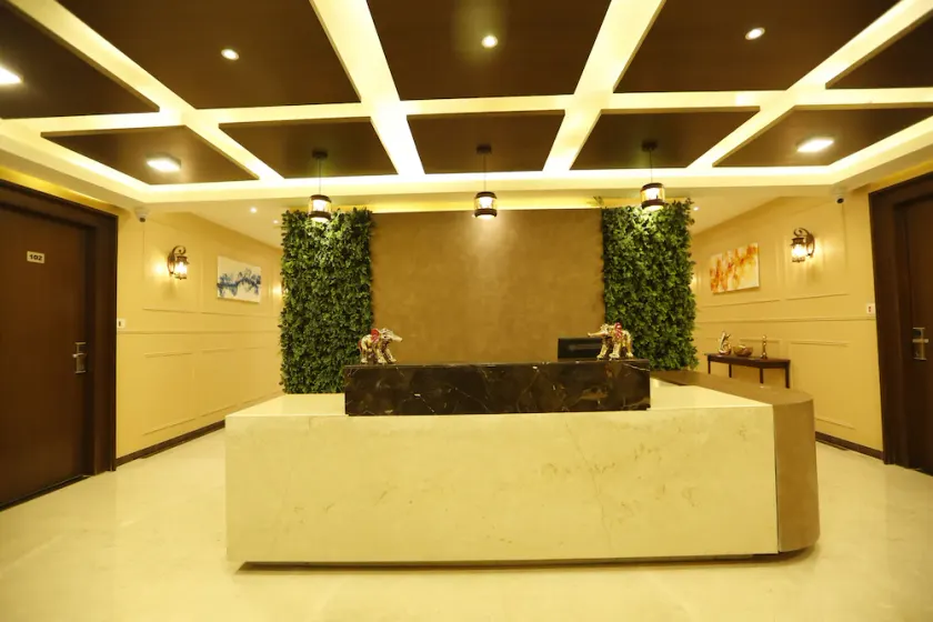 Hotel Maple Inn - Image 1
