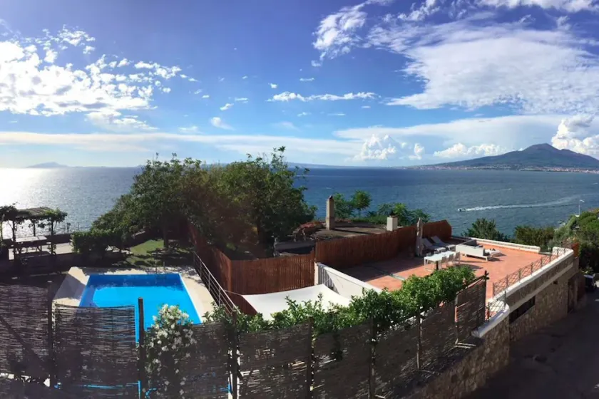 Villa Bikini, ett paradis på berget brant över havet med pool. - Image 1