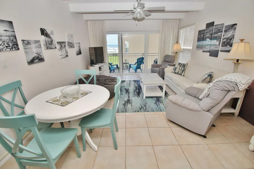 Neu bei VRBO! Comfy Beachside Condo mit erstaunlichen komplexen Annehmlichkeiten - Image 1
