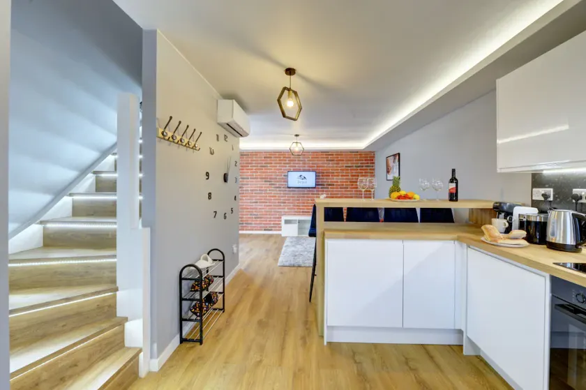 Friendly House - Clarence Rd - Image 1