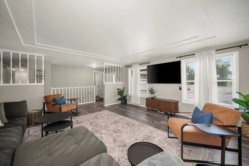 Stort hus, moderne opdateringer. Short Drive Downtown. - Image 1
