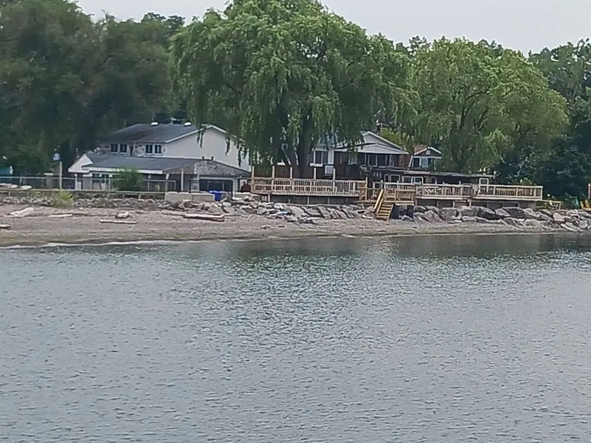 Beachfront Vacation Cottages - Image 1
