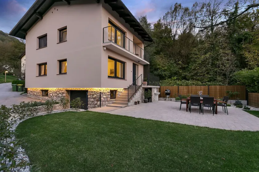 The entire premium 4 star boutique house in a quiet, safe and green environment - Image 1